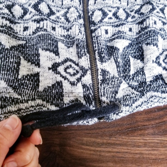 American Eagle | Textured Aztec Zip-Up Hoodie - Picture 7 of 7